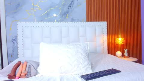 LITTLE AINHOA  online show from 11, 2, 2025