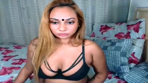 Snapshot of indiansecretlove20 chatting on 14, 9, 2025 goddess online show from 14, 9, 2025