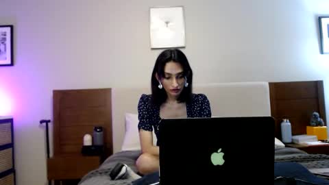 Indiantransgirlillinois online show from 2, 3, 2025