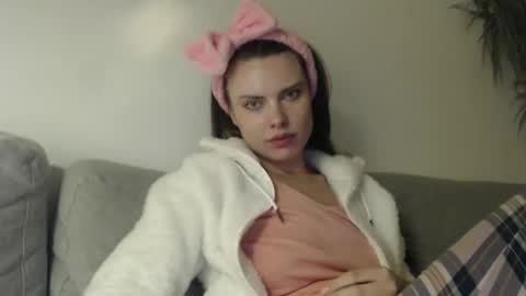 Sweet girl online show from 18, 2, 2025