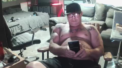 Snapshot of init2dentit chatting on 10, 3, 2026 init2dentit online show from 10, 3, 2026