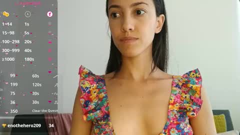 Snapshot of innocentlatiina chatting on 26, 1, 2025 Laroa online show from 26, 1, 2025