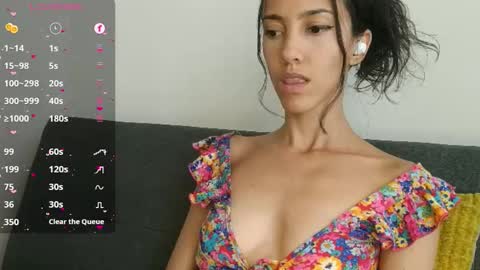 Snapshot of innocentlatiina chatting on 24, 2, 2025 Laroa online show from 24, 2, 2025