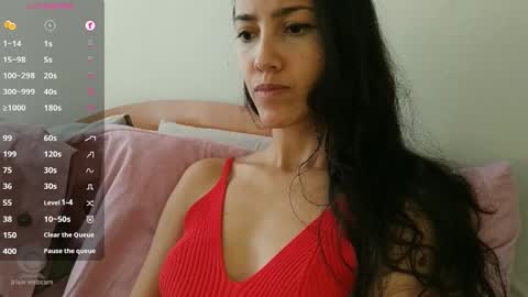 Snapshot of innocentlatiina chatting on 17, 9, 2025 Laroa online show from 17, 9, 2025