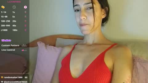 Snapshot of innocentlatiina chatting on 27, 9, 2025 Laroa online show from 27, 9, 2025