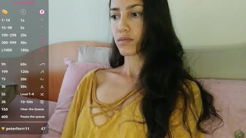 Snapshot of innocentlatiina chatting on 13, 10, 2025 Laroa online show from 13, 10, 2025