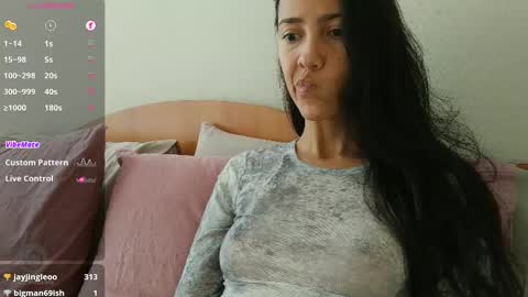 Snapshot of innocentlatiina chatting on 16, 10, 2025 Laroa online show from 16, 10, 2025