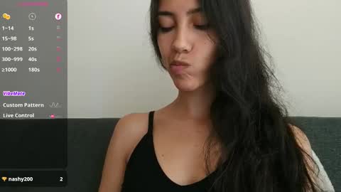 Laroa online show from 10, 11, 2025