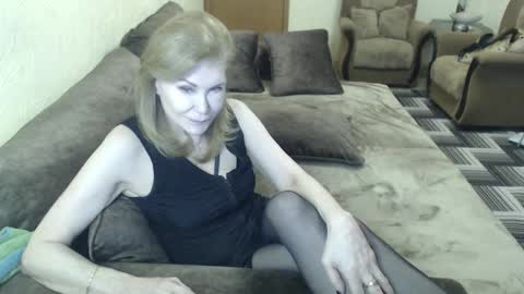 Snapshot of irenalegs chatting on 6, 1, 2026 irenalegs online show from 6, 1, 2026
