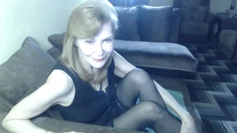 Snapshot of irenalegs chatting on 3, 3, 2026 irenalegs online show from 3, 3, 2026