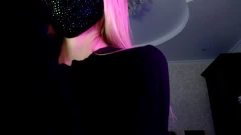 Lily online show from 28, 7, 2026