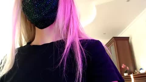 Lily online show from 30, 7, 2026