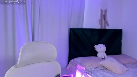 Iris Moira  online show from 28, 4, 2026