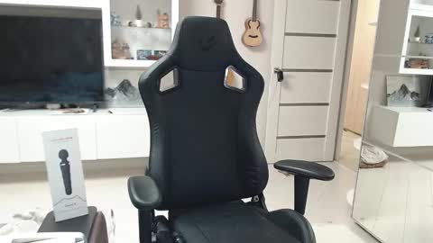 Irwi Tomboy online show from 14, 12, 2024