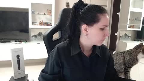 Irwi Tomboy online show from 20, 1, 2025