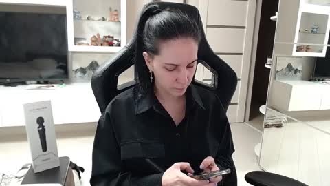 Irwi Tomboy online show from 26, 1, 2025