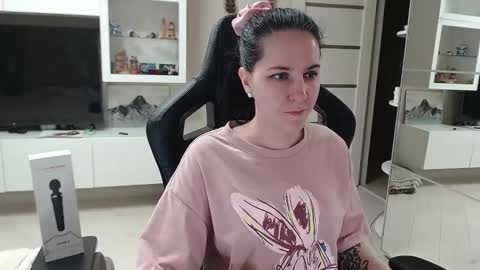 Irwi Tomboy online show from 31, 1, 2025