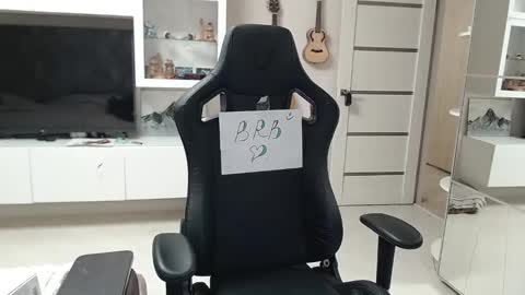 Irwi Tomboy online show from 31, 1, 2025