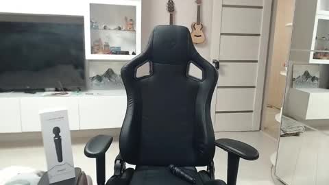 Irwi Tomboy online show from 8, 2, 2025