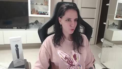 Irwi Tomboy online show from 2, 3, 2025