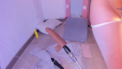 ....  Connection time 900 pm to 500 amRest days Wednesday and Saturday online show from 18, 1, 2025