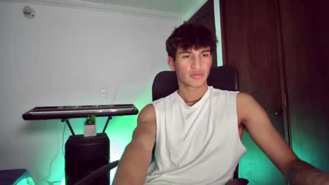 Snapshot of isaac__efx chatting on 5, 1, 2025 isaac online show from 5, 1, 2025