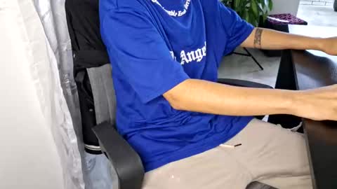 Isaac online show from 3, 10, 2025