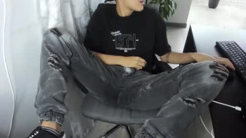 Isaac online show from 4, 10, 2025