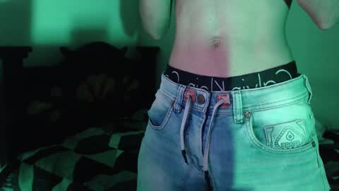 Snapshot of isaaclatino chatting on 2, 12, 2024 isaac online show from 2, 12, 2024