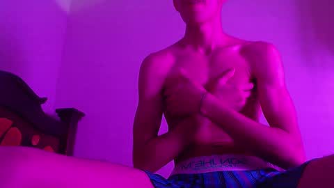 Snapshot of isaaclatino chatting on 21, 12, 2024 isaac online show from 21, 12, 2024