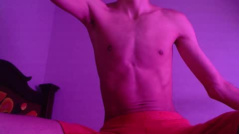 Snapshot of isaaclatino chatting on 4, 1, 2025 isaac online show from 4, 1, 2025