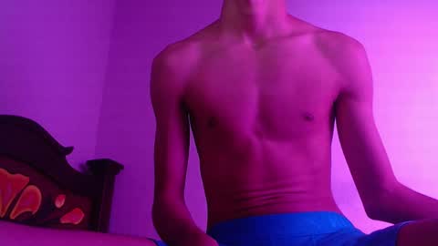 Snapshot of isaaclatino chatting on 6, 1, 2025 isaac online show from 6, 1, 2025