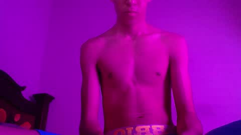 Snapshot of isaaclatino chatting on 9, 1, 2025 isaac online show from 9, 1, 2025