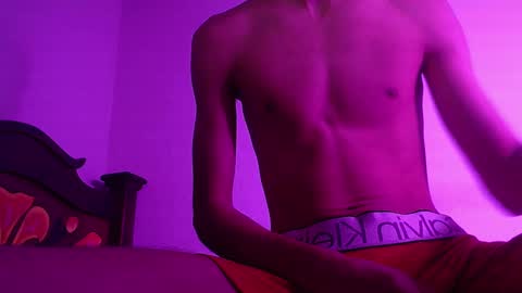 Snapshot of isaaclatino chatting on 12, 1, 2025 isaac online show from 12, 1, 2025