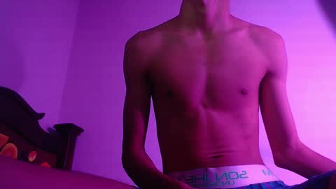 Snapshot of isaaclatino chatting on 15, 1, 2025 isaac online show from 15, 1, 2025