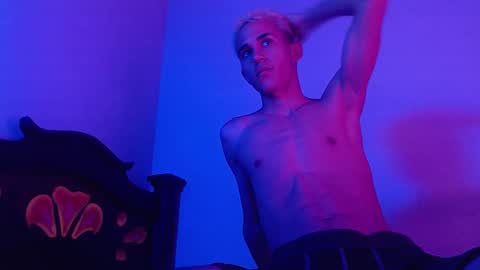 Snapshot of isaaclatino chatting on 22, 1, 2025 isaac online show from 22, 1, 2025