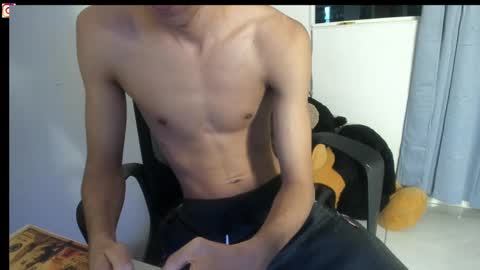 Snapshot of isaaclatino chatting on 13, 9, 2025 isaac online show from 13, 9, 2025