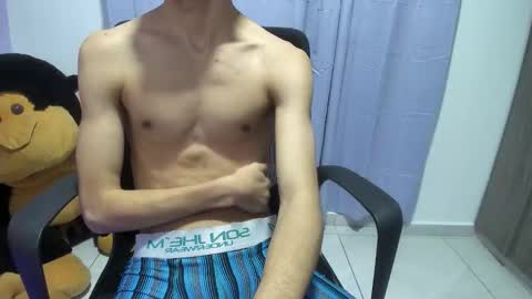Snapshot of isaaclatino chatting on 7, 10, 2025 isaac online show from 7, 10, 2025