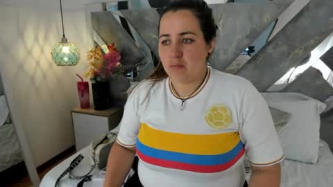 Snapshot of isabela_parkerr chatting on 7, 7, 2026 Mommy Isa online show from 7, 7, 2026