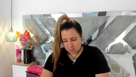 Snapshot of isabela_parkerr chatting on 8, 7, 2026 Mommy Isa online show from 8, 7, 2026