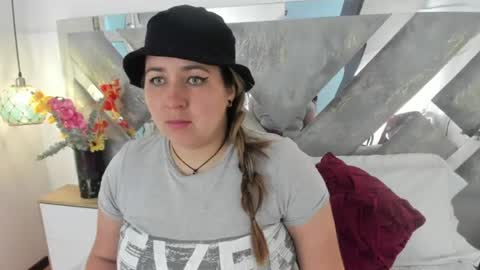 Snapshot of isabela_parkerr chatting on 21, 7, 2026 Mommy Isa online show from 21, 7, 2026