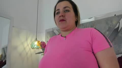 Snapshot of isabela_parkerr chatting on 25, 7, 2026 Mommy Isa online show from 25, 7, 2026