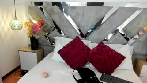 Snapshot of isabela_parkerr chatting on 5, 8, 2026 Mommy Isa online show from 5, 8, 2026