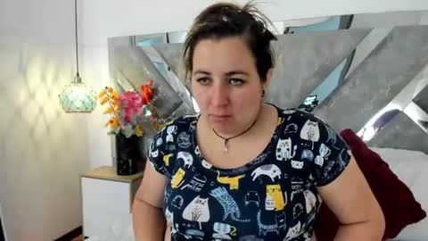 Snapshot of isabela_parkerr chatting on 6, 8, 2026 Mommy Isa online show from 6, 8, 2026