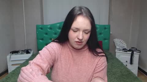 IsabelBlackberry online show from 6, 12, 2024