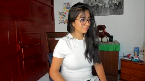 Isabella22 1 online show from 8, 1, 2025