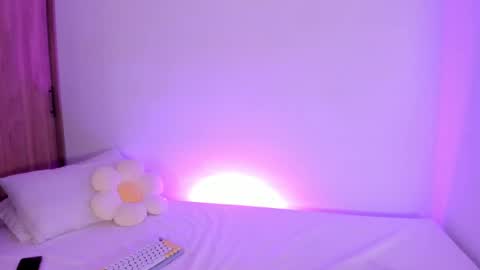 Snapshot of isabella_666_ chatting on 12, 1, 2025 Isa... online show from 12, 1, 2025