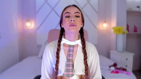 Snapshot of isabella__shine chatting on 4, 12, 2025 Isa online show from 4, 12, 2025