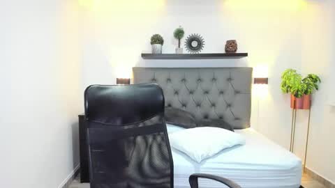 Isabel florez online show from 15, 1, 2025