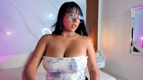 Snapshot of isabella_zc chatting on 7, 10, 2025 isabella zc online show from 7, 10, 2025